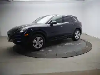2023 Porsche Cayenne Platinum Edition's photo