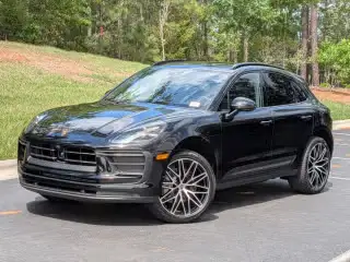 2026 Porsche Macan T photo 1