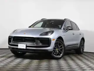 2025 Porsche Macan Base's photo