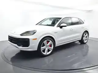 2025 Porsche Cayenne Turbo E-Hybrid's photo