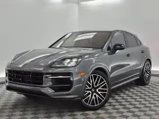 2025 Porsche Cayenne GTS's photo