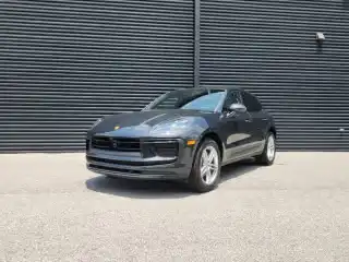 2026 Porsche Macan Base's photo