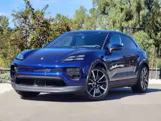 2025 Porsche Macan Macan 4 Electric's photo