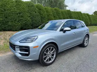 2025 Porsche Cayenne Base's photo