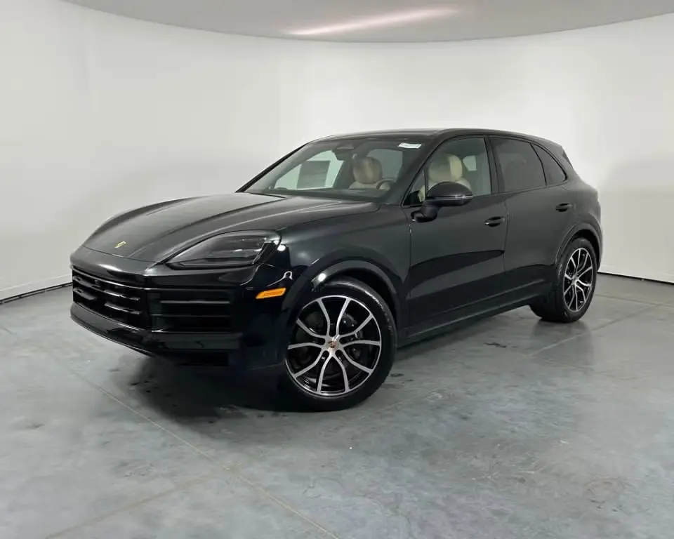 2026 Porsche Cayenne Base photo 3