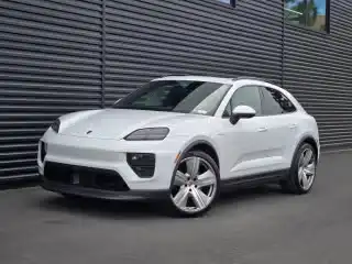 2026 Porsche Macan Macan 4 Electric's photo