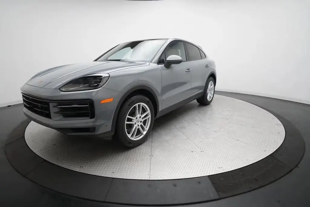 2026 Porsche Cayenne Base photo 4