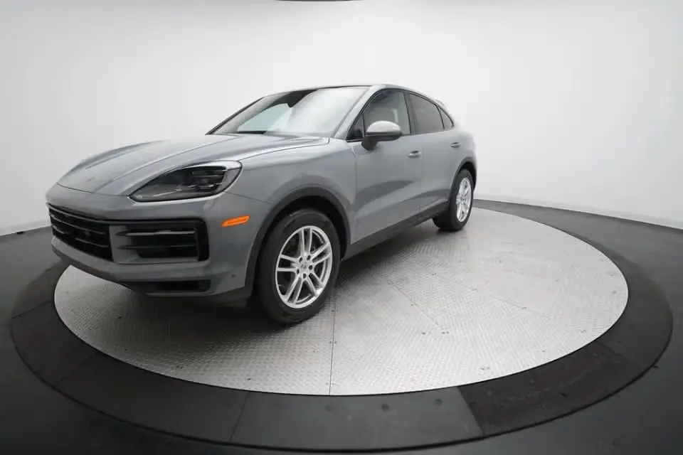 2026 Porsche Cayenne Base photo 3
