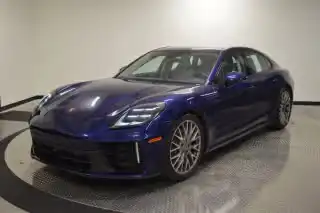 2025 Porsche Panamera 4's photo