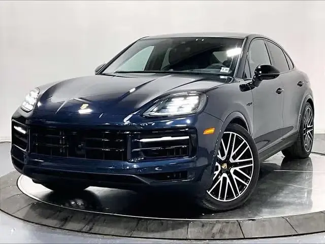 2026 Porsche Cayenne E-Hybrid photo 3