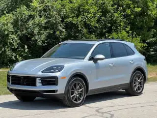 2025 Porsche Cayenne Base photo 1