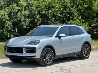 2025 Porsche Cayenne Base's photo
