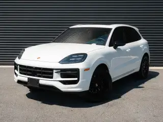2025 Porsche Cayenne Base photo 5