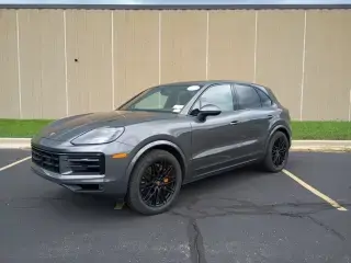 2024 Porsche Cayenne Base photo 5
