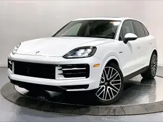 2025 Porsche Cayenne S E-Hybrid photo 5