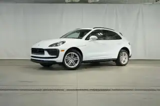 2026 Porsche Macan Base photo 1