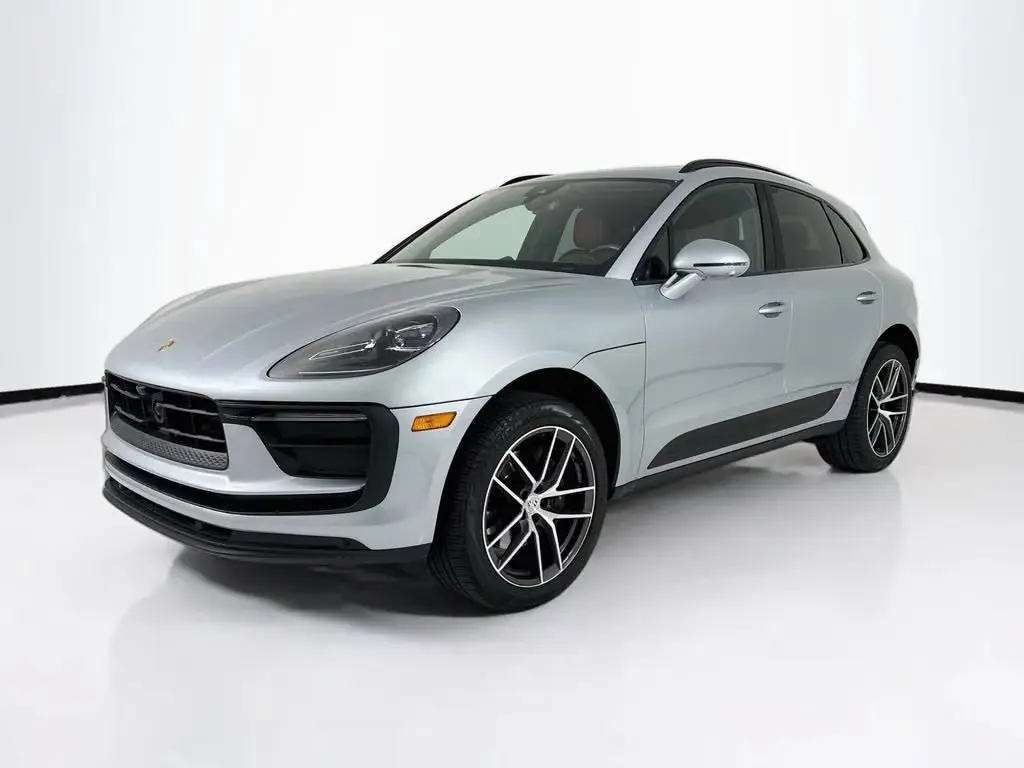 2025 Porsche Macan Base photo 4