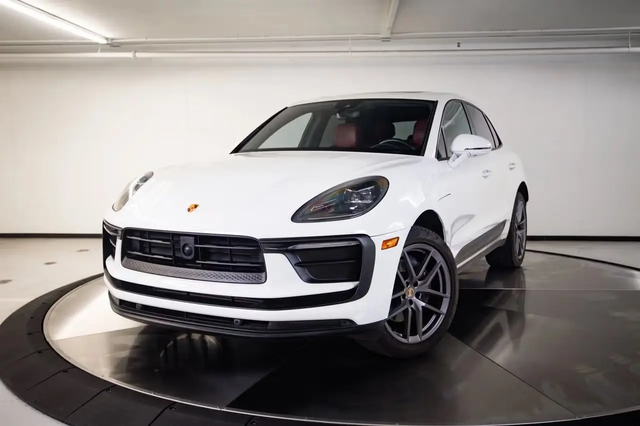 2023 Porsche Macan Base photo 4