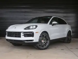 2026 Porsche Cayenne Base photo 5