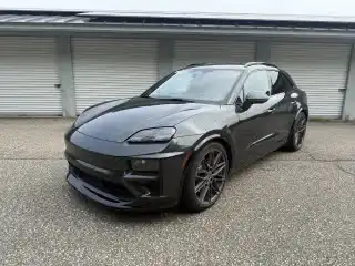 2025 Porsche Macan Macan Turbo Electric's photo