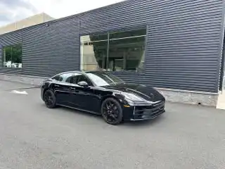 2025 Porsche Panamera 4's photo
