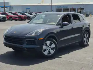 2022 Porsche Cayenne Base's photo