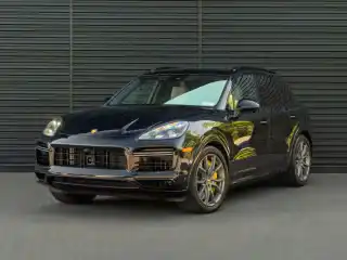 2023 Porsche Cayenne Turbo S E-Hybrid's photo