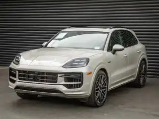 2026 Porsche Cayenne S E-Hybrid's photo