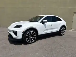 2025 Porsche Macan Macan Electric's photo