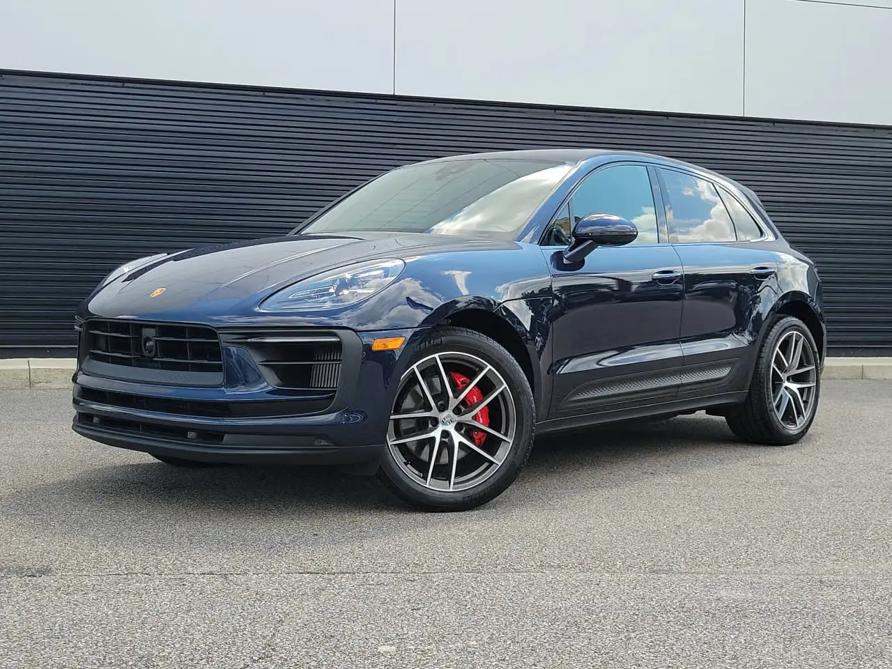 2023 Porsche Macan S photo 4