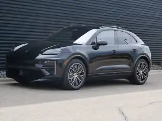 2025 Porsche Macan Macan Turbo Electric's photo