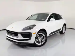 2026 Porsche Macan Base's photo