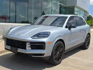 2025 Porsche Cayenne Base's photo