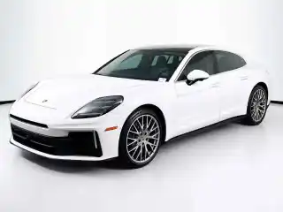 2024 Porsche Panamera 4's photo