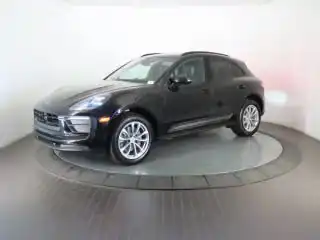 2025 Porsche Macan Base's photo