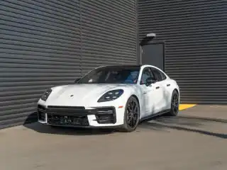 2026 Porsche Panamera 4 E-Hybrid's photo