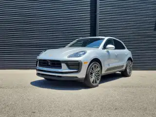 2026 Porsche Macan Base photo 1