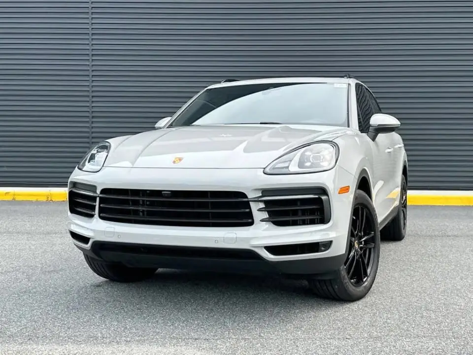2023 Porsche Cayenne Base photo 3