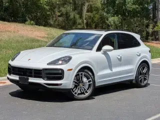 2023 Porsche Cayenne Turbo photo 5