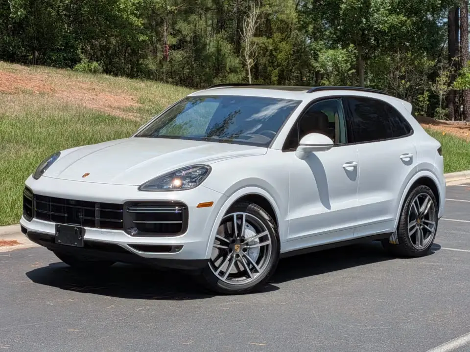 2023 Porsche Cayenne Turbo photo 3