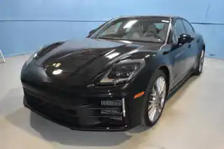 2025 Porsche Panamera 4's photo
