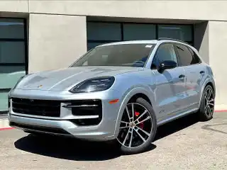 2025 Porsche Cayenne GTS's photo