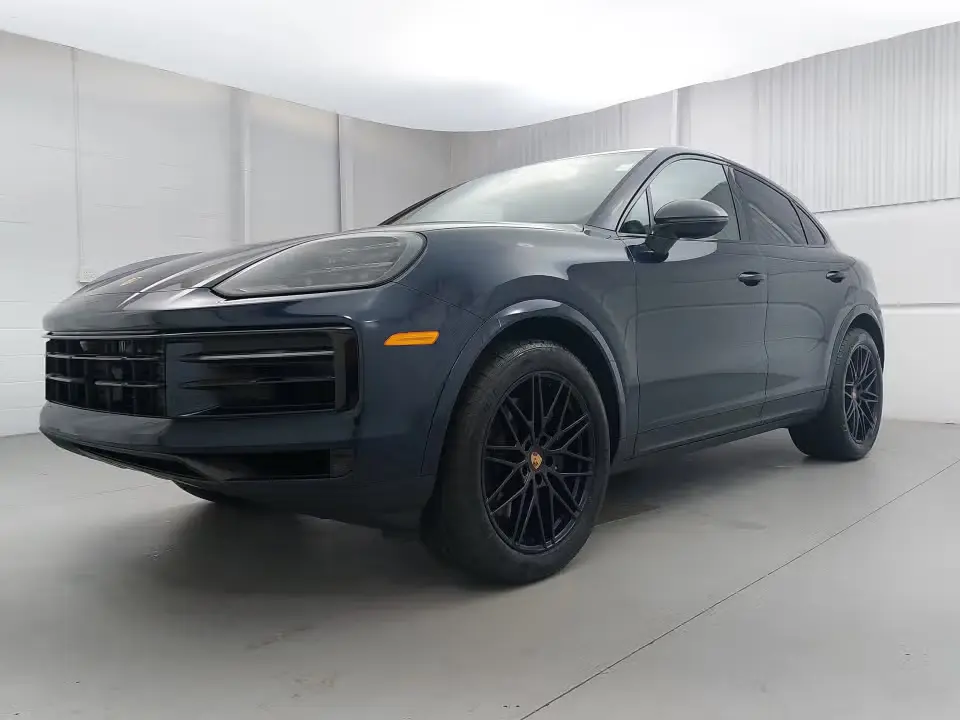 2025 Porsche Cayenne Base photo 3