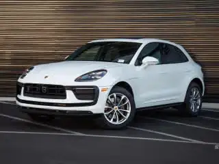 2026 Porsche Macan Base's photo