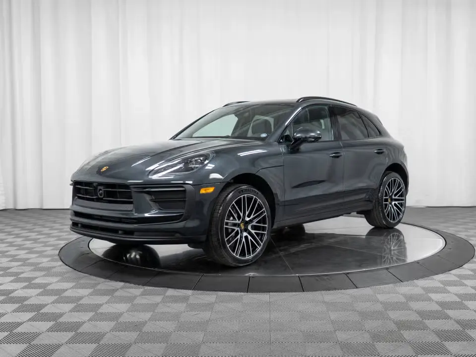 2026 Porsche Macan T photo 3