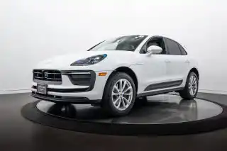 2026 Porsche Macan Base's photo