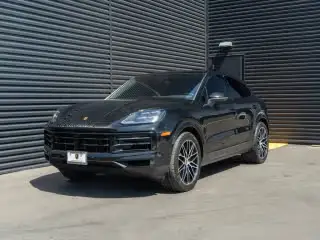 2025 Porsche Cayenne Base photo 1