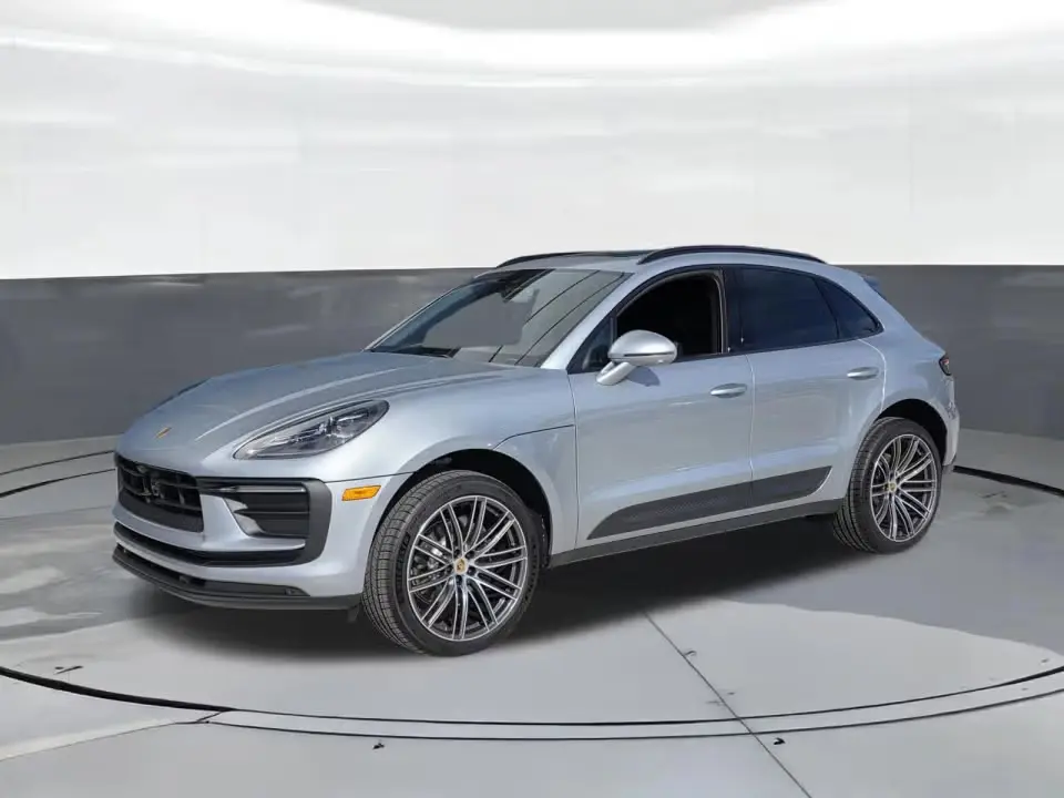 2026 Porsche Macan Base photo 3
