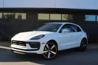 2026 Porsche Macan Base's photo