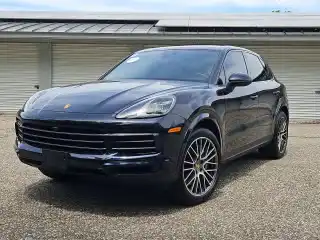 2023 Porsche Cayenne Platinum Edition's photo